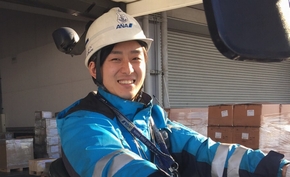 世界各国から到着した貨物に、高い品質と安心を添えて届けたい。