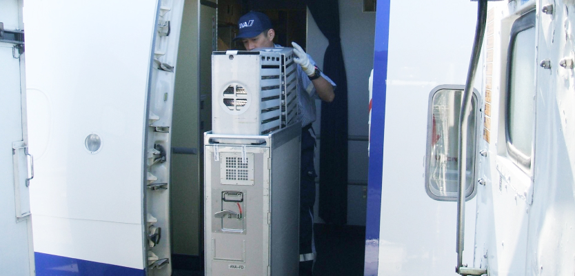 航空機への搭降載